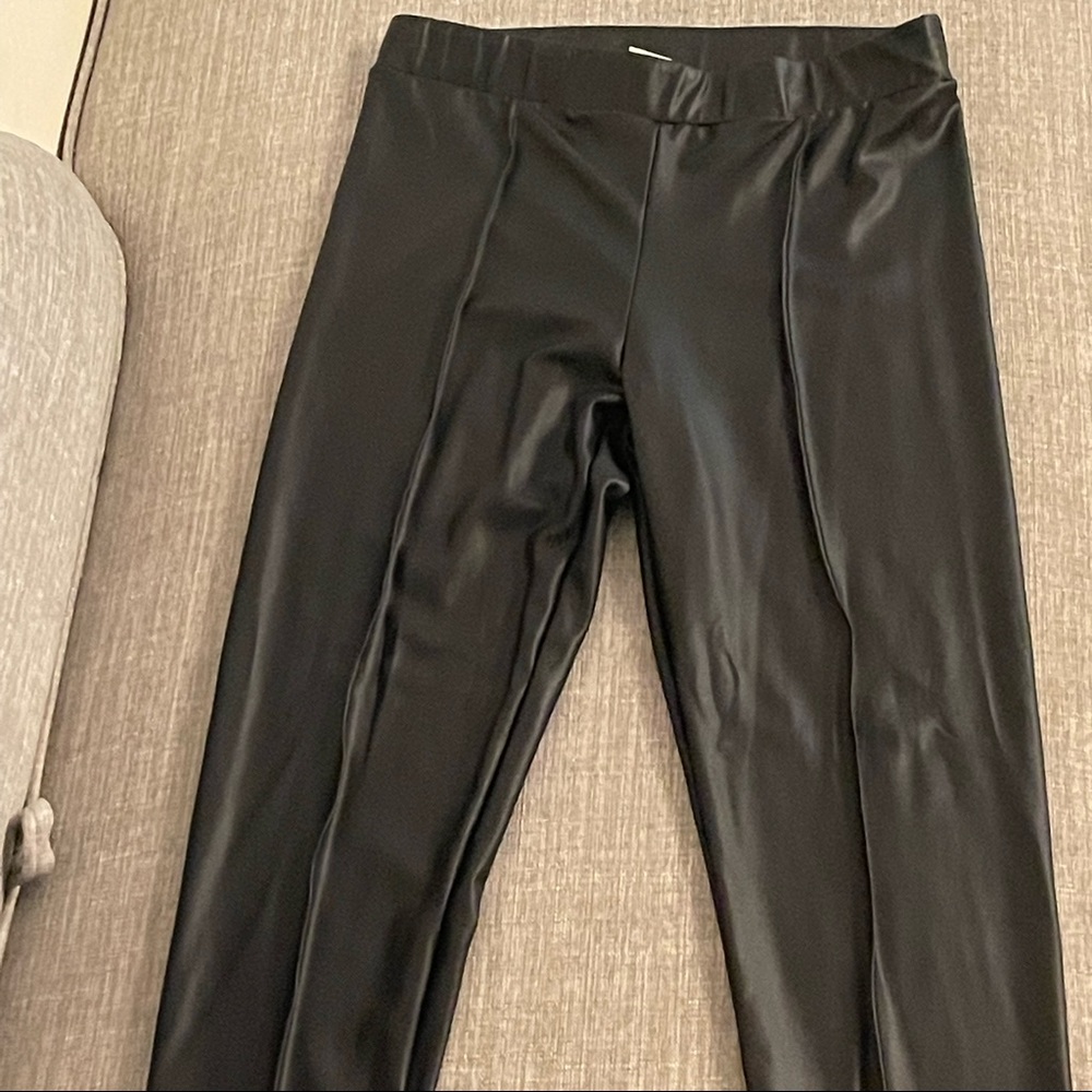 Black leggings size small